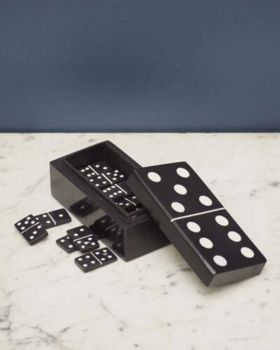 Caja de dominós negra